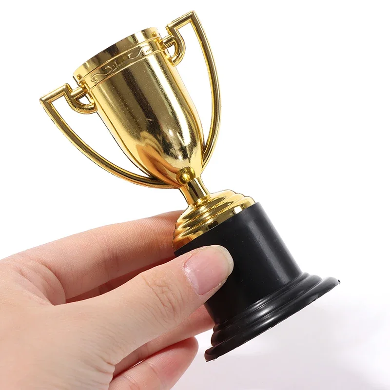 Mini trophée pour événements sportifs, fêtes d'anniversaire, cadeau de remplissage pour enfants, 1 pièce