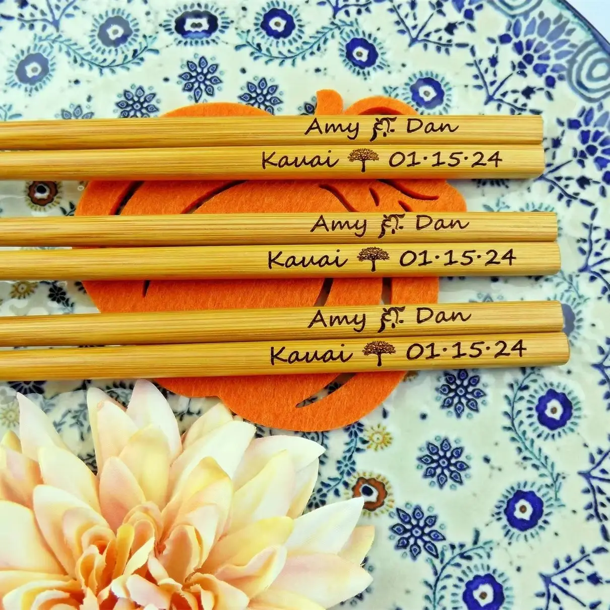 

100pr New Personalized Chopsticks, Save the date, Wedding Favor Chopsticks, Engraved Chopsticks, Wedding Gift, Party Favors, Bul