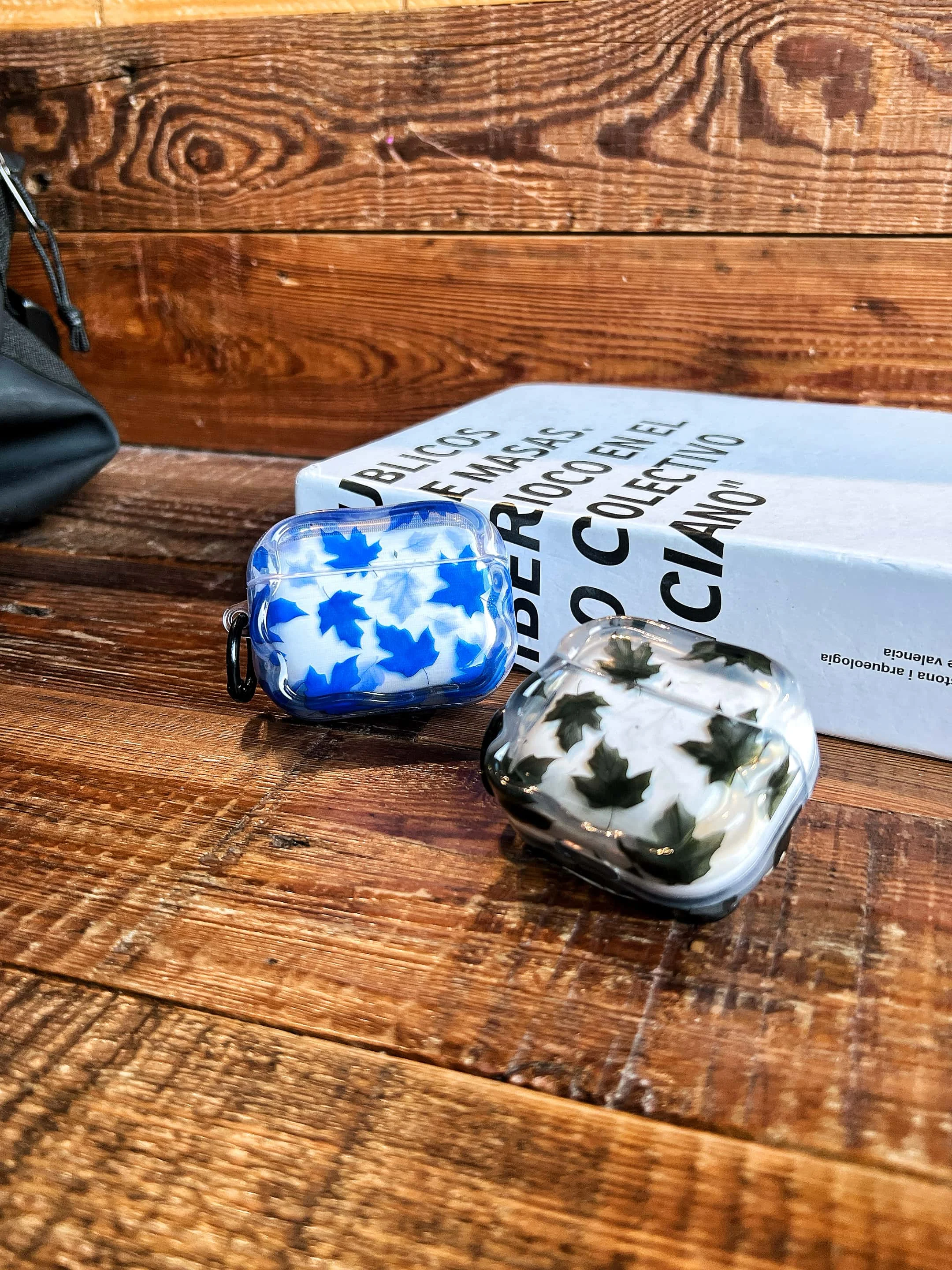 

Creative dyed maple leaf two-color headphone protective case, suitable for AirPods 4/3/2 Pro/2/4, new shockproof protective case