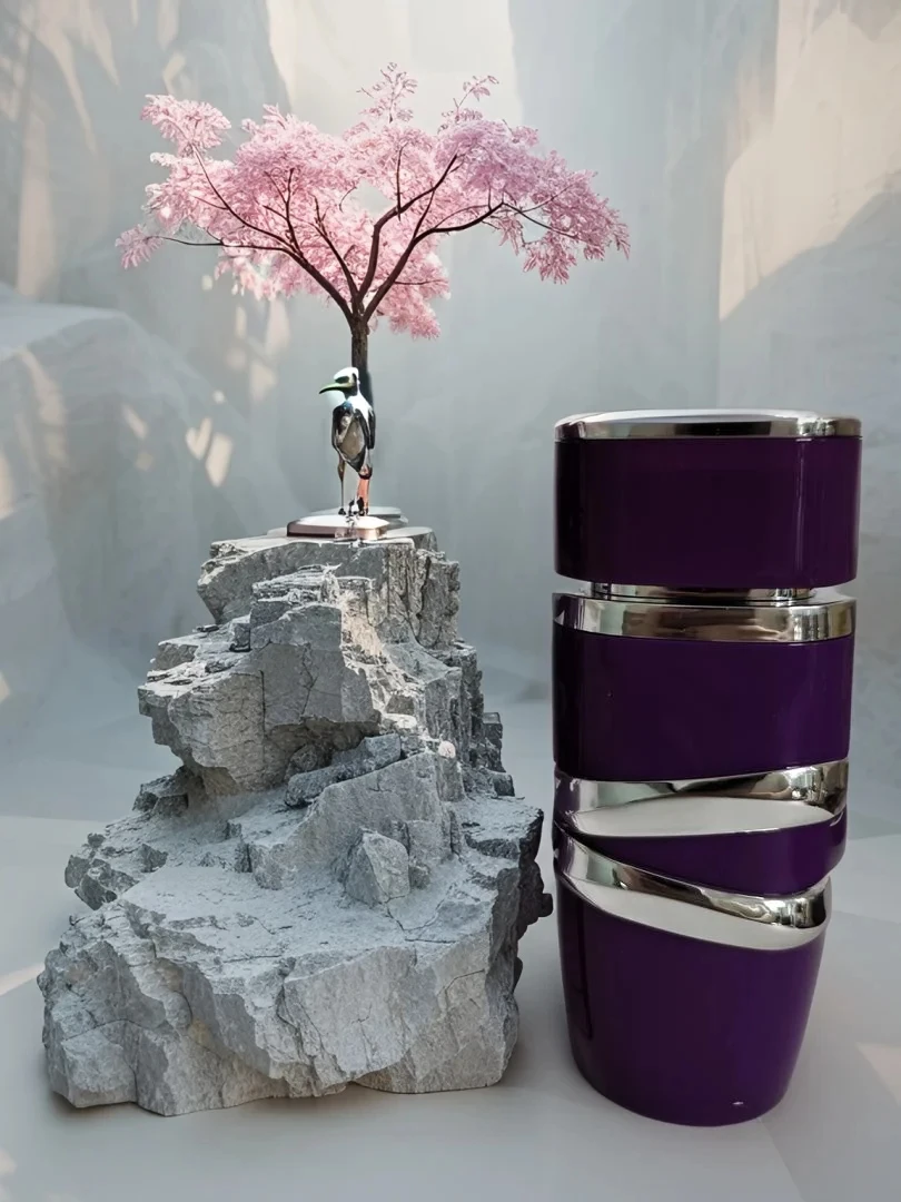 

This sweet jasmine perfume, with a Middle Eastern flair, is a perfect gift. Its long-lasting musky scent effectively masks body