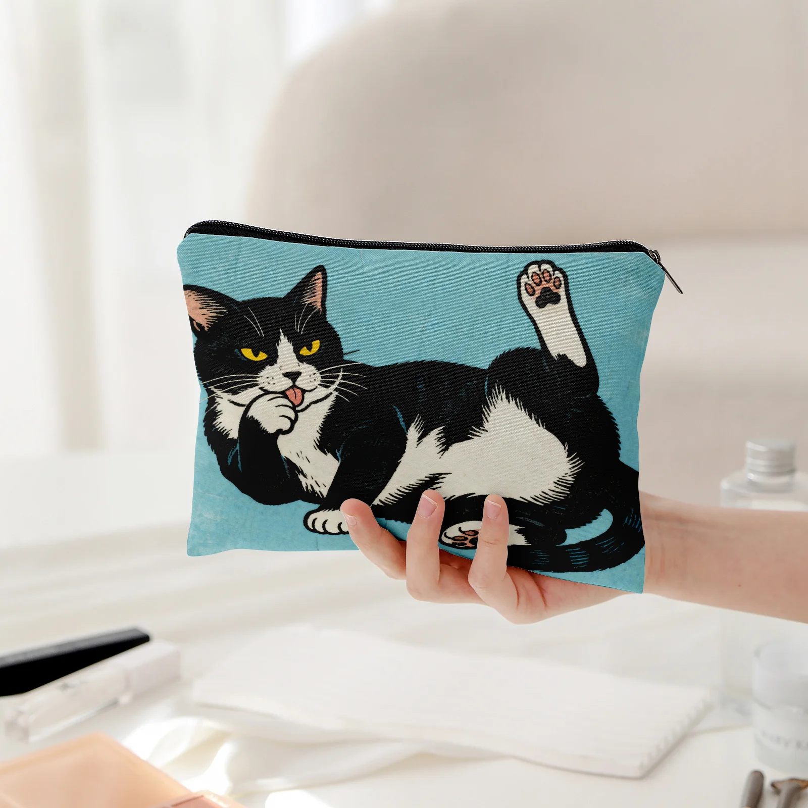 1Pc Cute and Playful Blue Cat Retro Design Multifunctional Travel Makeup Bag, Snack Storage Bag, Stationery Storage Bag, Fashionable Toiletry Bag, Canvas Double-Sided Printed Zipper Pouch