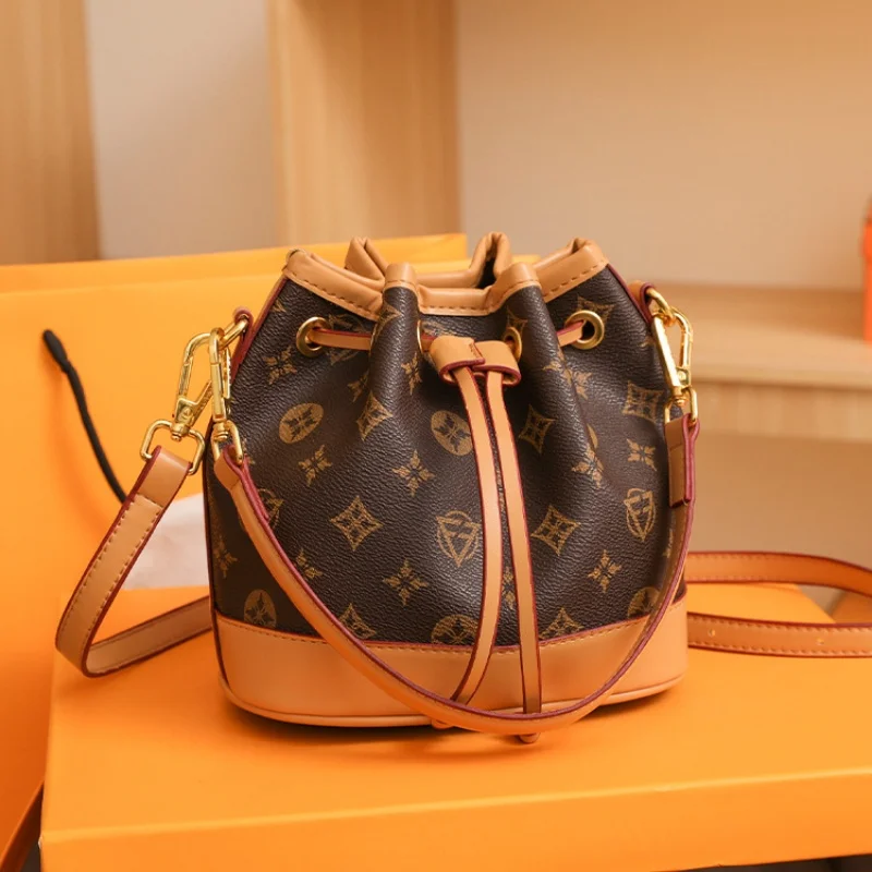 

2025 New Shoulder Textured Bucket Bag Fashion Versatile Handbag Premium Women's Crossbody Bag