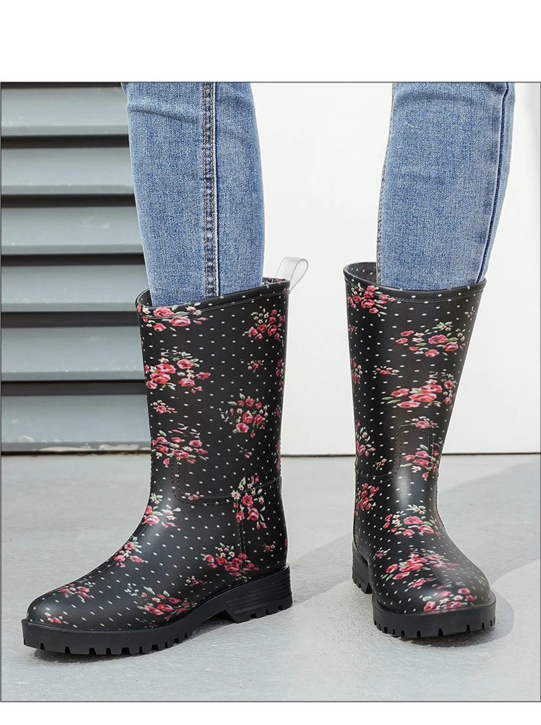Damen-Regenstiefel mit Leopardenmuster, die bis zur Mitte der Wade reichen und rutschfest sind, einteilige, wasserdichte Gummistiefel aus PVC für den Außenbereich, Wasserschuhe zum Angeln, Regenstiefel für Gartenarbeiten, Wasserschuhe für den Garten. – Detail 14