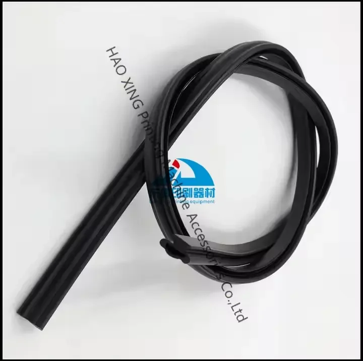 ขายร้อนทําความสะอาดอัตโนมัติแถบสําหรับ Komori LS40 Offset เครื่องผ้าห่มล้างอัตโนมัติซีลยาง Strip การพิมพ์ชิ้นส่วนเครื่องจักร