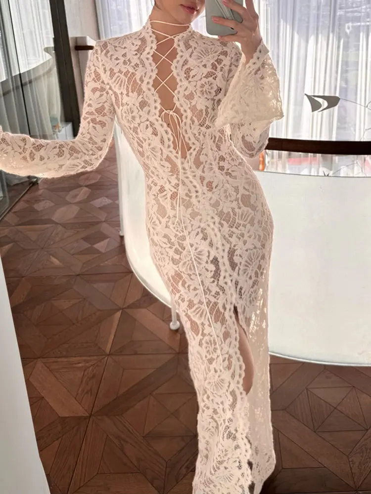 Vestido blanco curvo con cordones para mujer, vestido Sexy a la moda con abertura calada y escote en V profundo, vestidos transparentes elegantes de manga larga para fiesta en la playa y Club