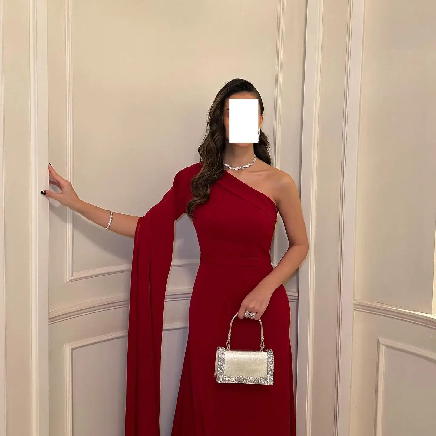 Burgundy One-Shoulder Satin Prom Dress With Draped Shawl Sleeve Floor-Length Evening Dress Wedding Party Formal Gowns Arabia