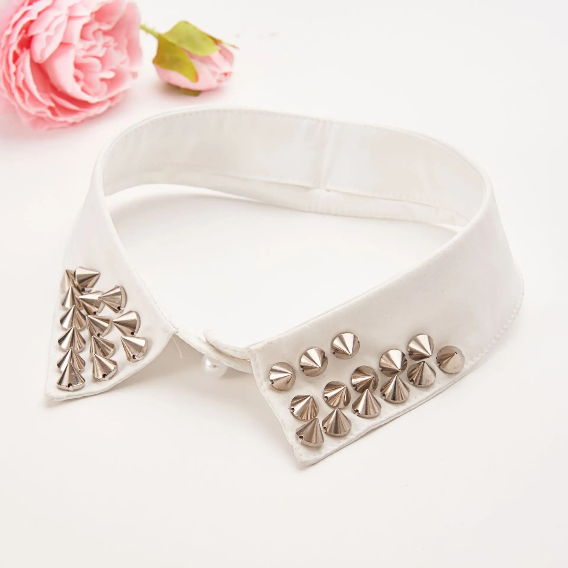 2024 New Punk Rivet Decorated Neck Pointed Collar Fake Collar