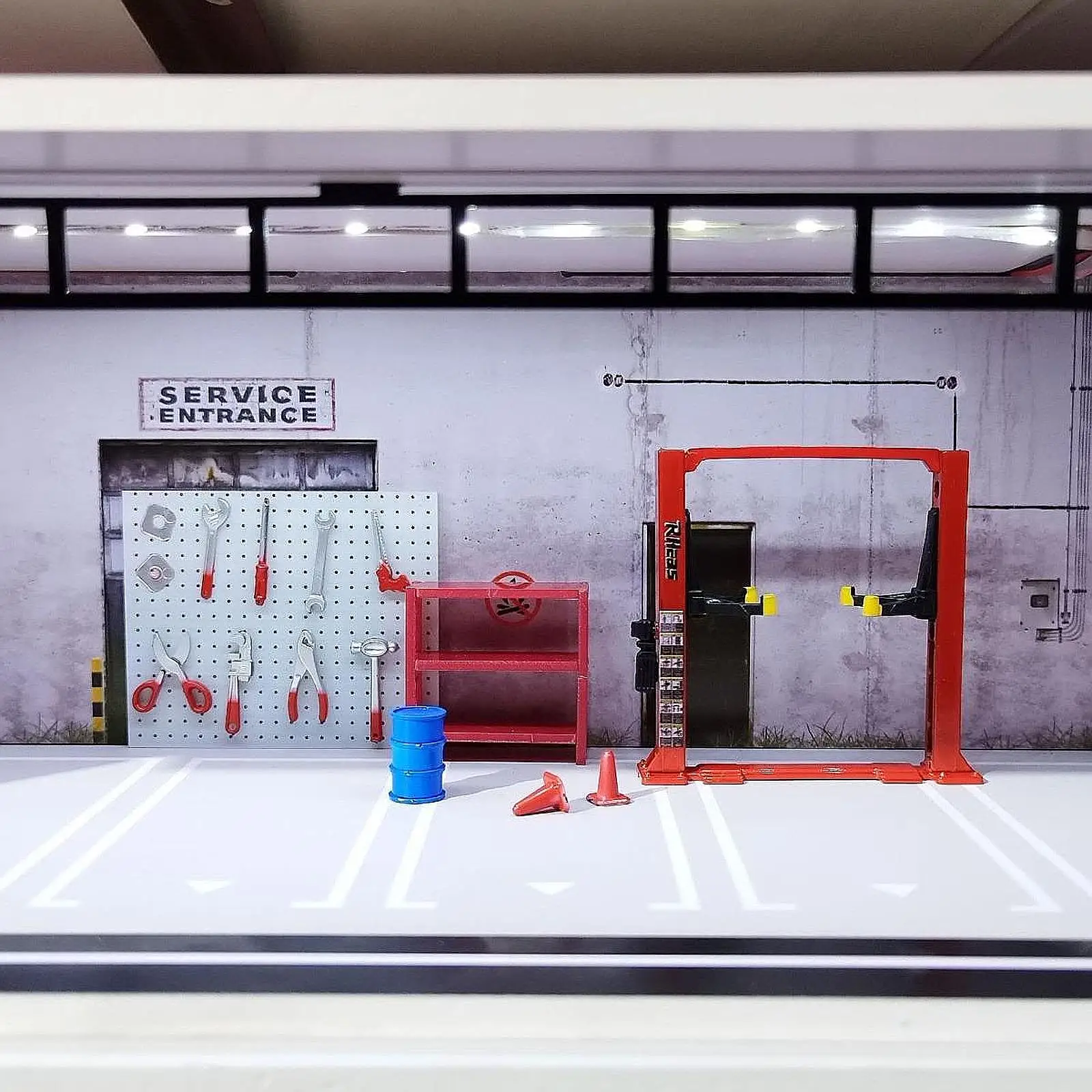 

1/64 Scale Diorama Garage Car Lift Oil Drum Architecture Model Repair Tools Kit Precision Detail Complete Repair Tools