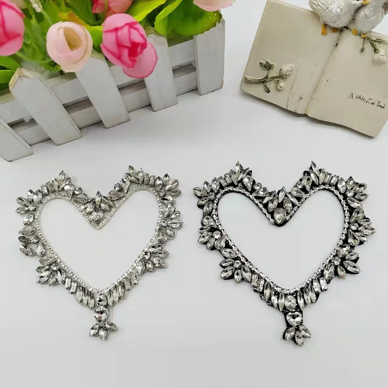 Écusson à coudre en forme de cœur perlé, blanc, noir, vêtements, accessoires de bricolage, 1 pièce