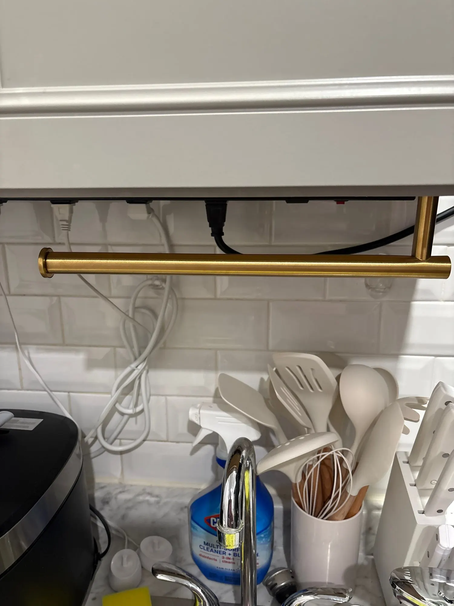 Kitchen Paper Towel Holder Adhesive Tissue Hanger Toilet Roll Paper Dispenser Cabinet Storage Napkin Rack Bathroom Accessories photo review