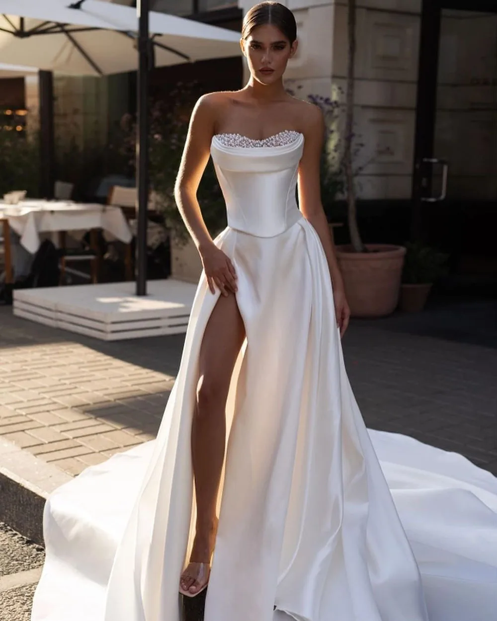 Msikoods White Modern Simple Wedding Dresses For Women Side Split Sleeveless Pearls Bride Gown Backless Wedding Party Dress