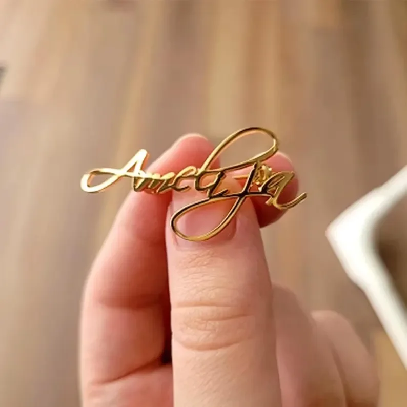 

Custom Name Brooch for Men Women Personalized Initial Lapel Pin Monogram Jewelry Elegant Mother‘s Day Gift for Her Anniversary