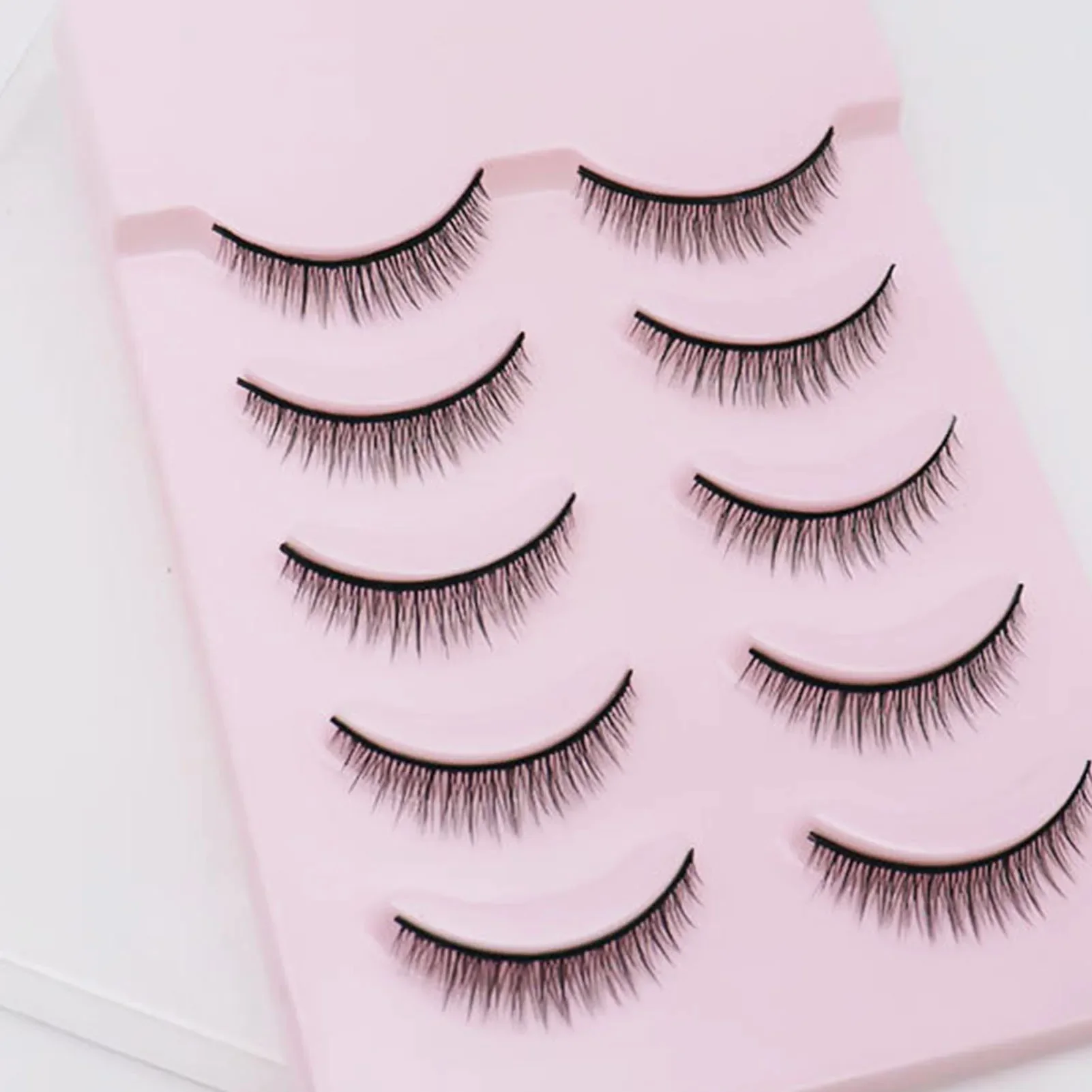 5 par modnych sztucznych rzęs 3D Krótkie sztuczne rzęsy Lekkie puszyste sztuczne rzęsy DIY Salon piękności Kobiety Dziewczyny Używają — zdjęcie 2