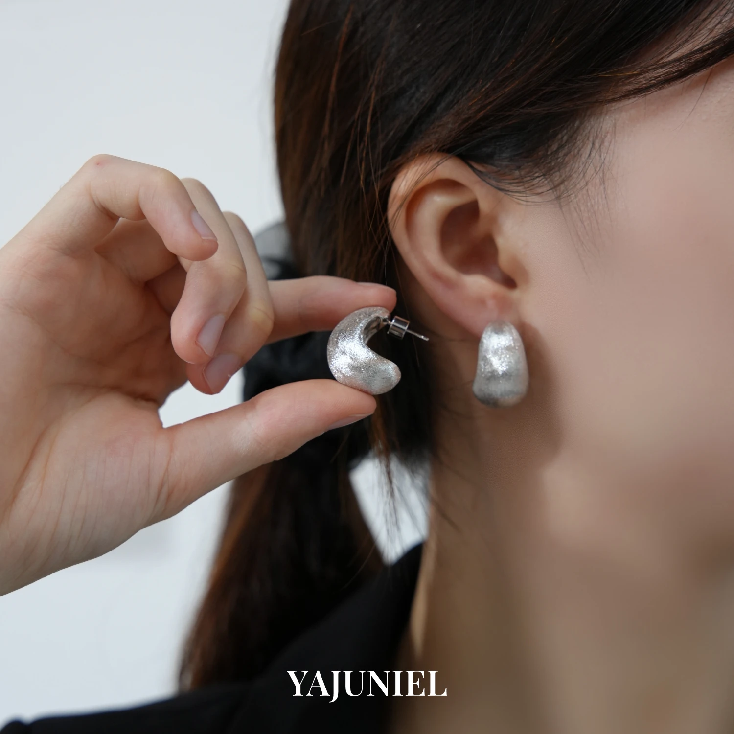 

YAJUNIEL Brushed Finish Cashew Hoop Earrings for Women 24K Gold & White Gold Plated Hypoallergenic Statement Hoops Jewelry Gift