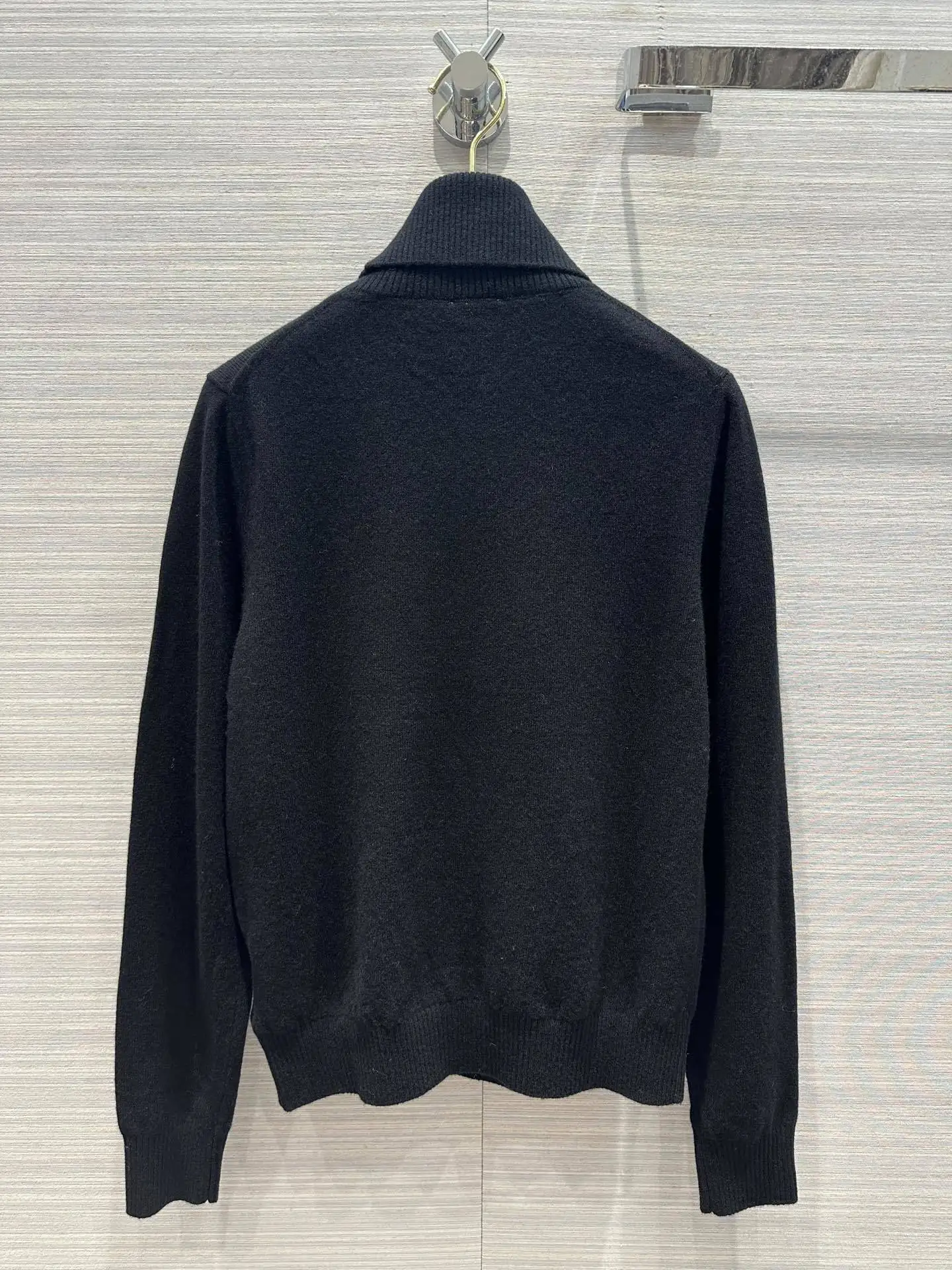 

2025 Spring and Autumn New Women's Clothing Solid Color Exquisite Fashion Simple High Quality Sweater HL10