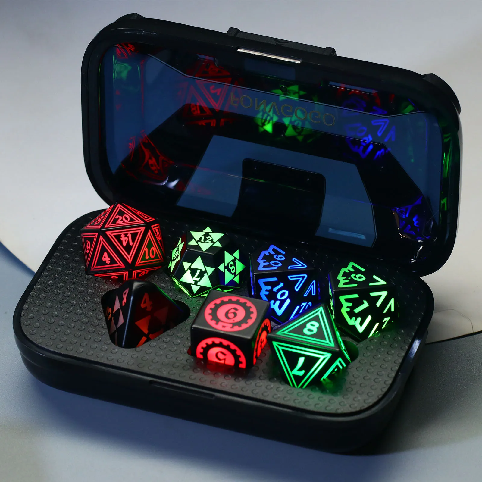 

Набор светодиодных кубиков с подсветкой, сотрясений в светящиеся игральные кости DND для подземелий и драконов, ролевые игральные кости, настольные игры, рождественские подарки