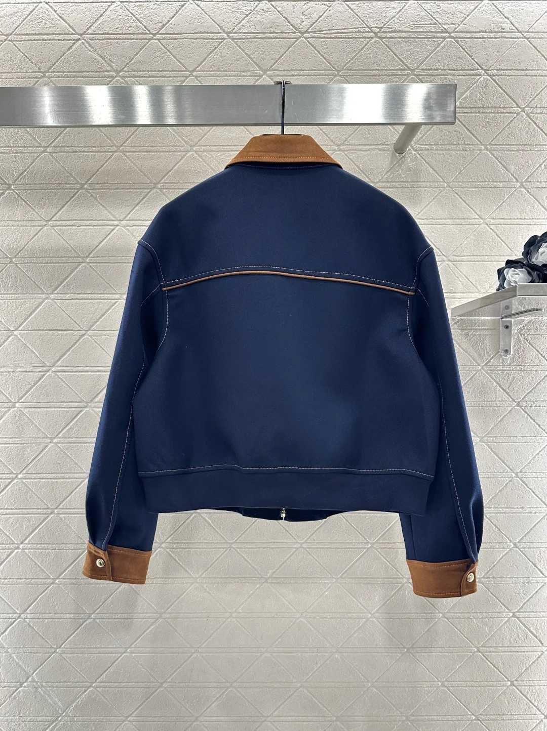 

25 Autumn/Winter New Product High Quality Fashionable Collar Button Contrast Denim Jacket Short Versatile Coat