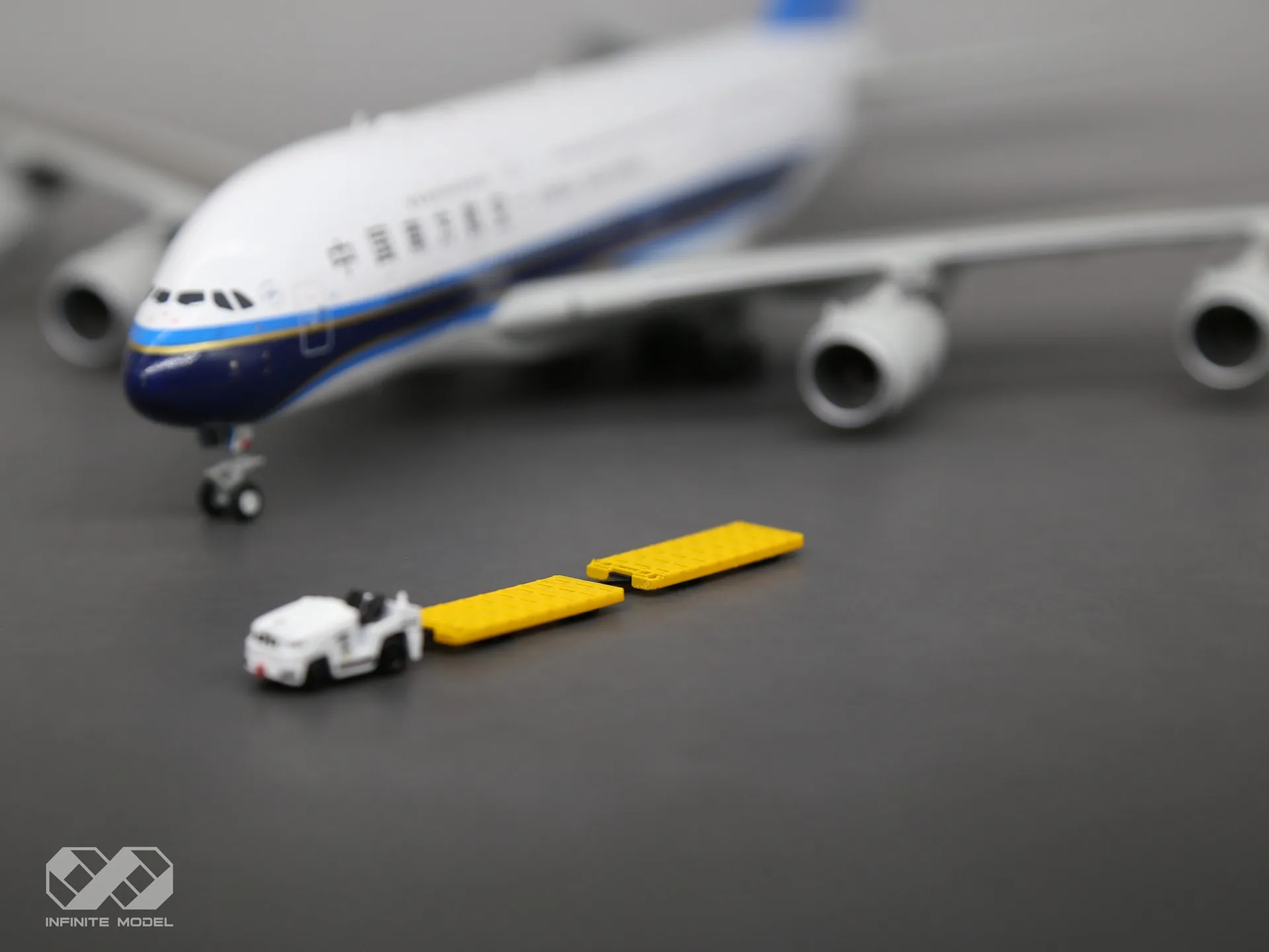 

Scale1/200 airport service container dolly 3D Scene Modeling Airport Service Vehicles finished and painted handmade Model car