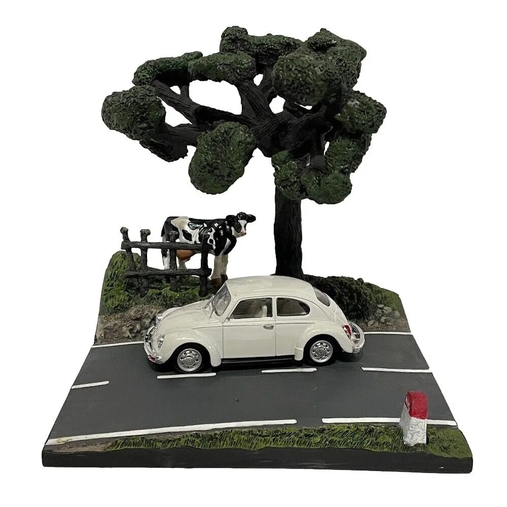 Altaya, Resin Diorama of Road with Cow and Tree with Kilometer Point and 1:43 Scale Diecast Metal Car (included), Great Realism in the Details, For Landscape Models and Miniatures