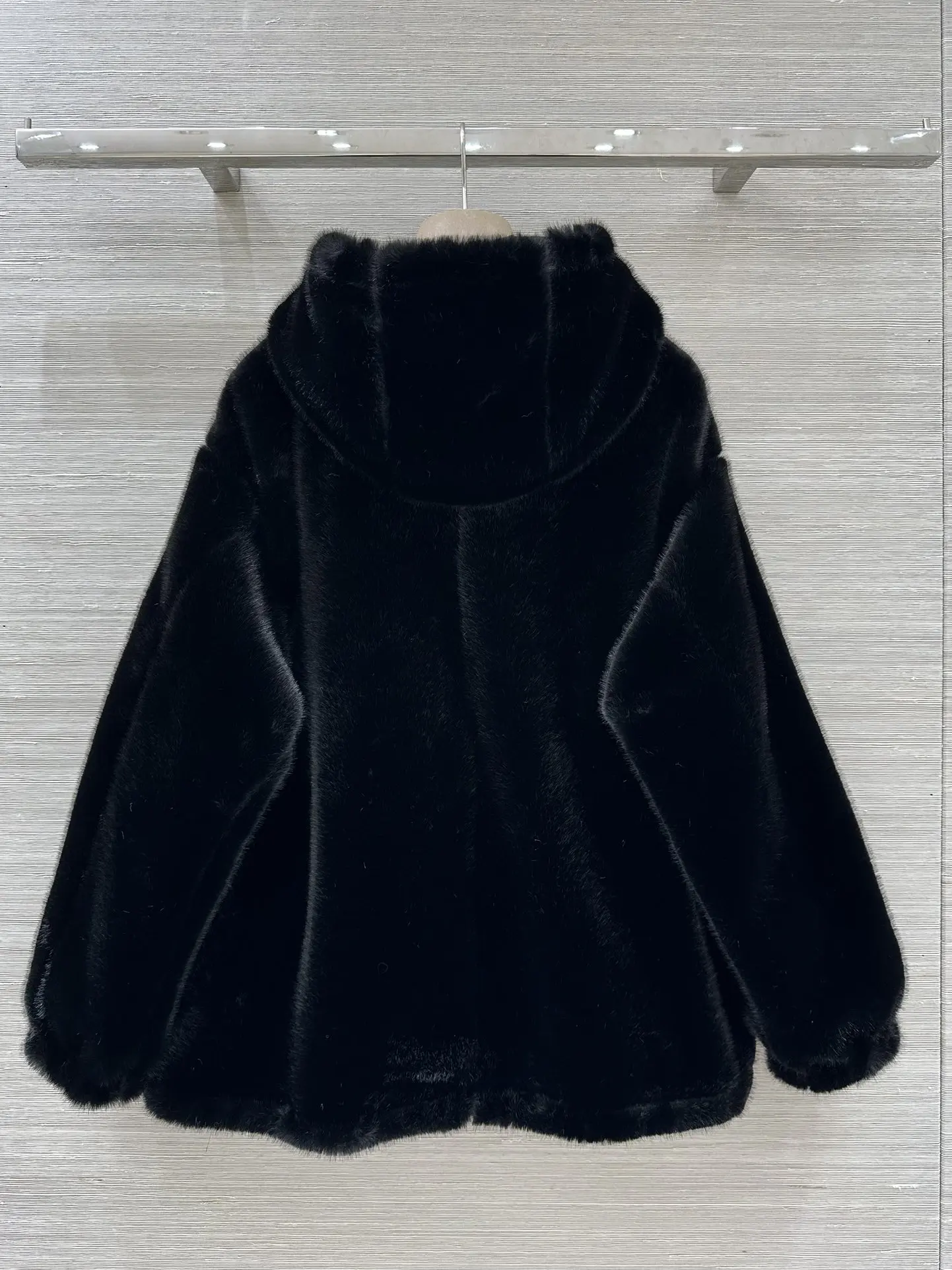 

Зимнее экологически чистое меховое двустороннее однотонное пальто 2026 5D82