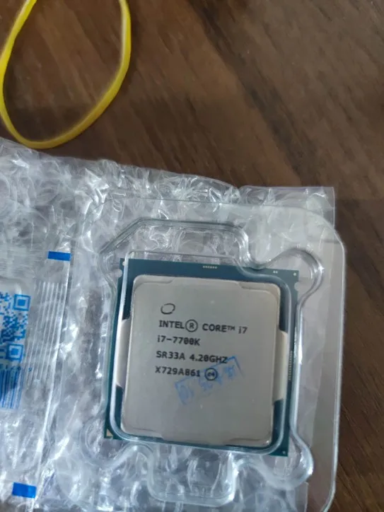 Intel Core i7 7700K 4.2GHz Quad-Core Eight-Thread 8M 91W CPU Processor LGA 1151 photo review