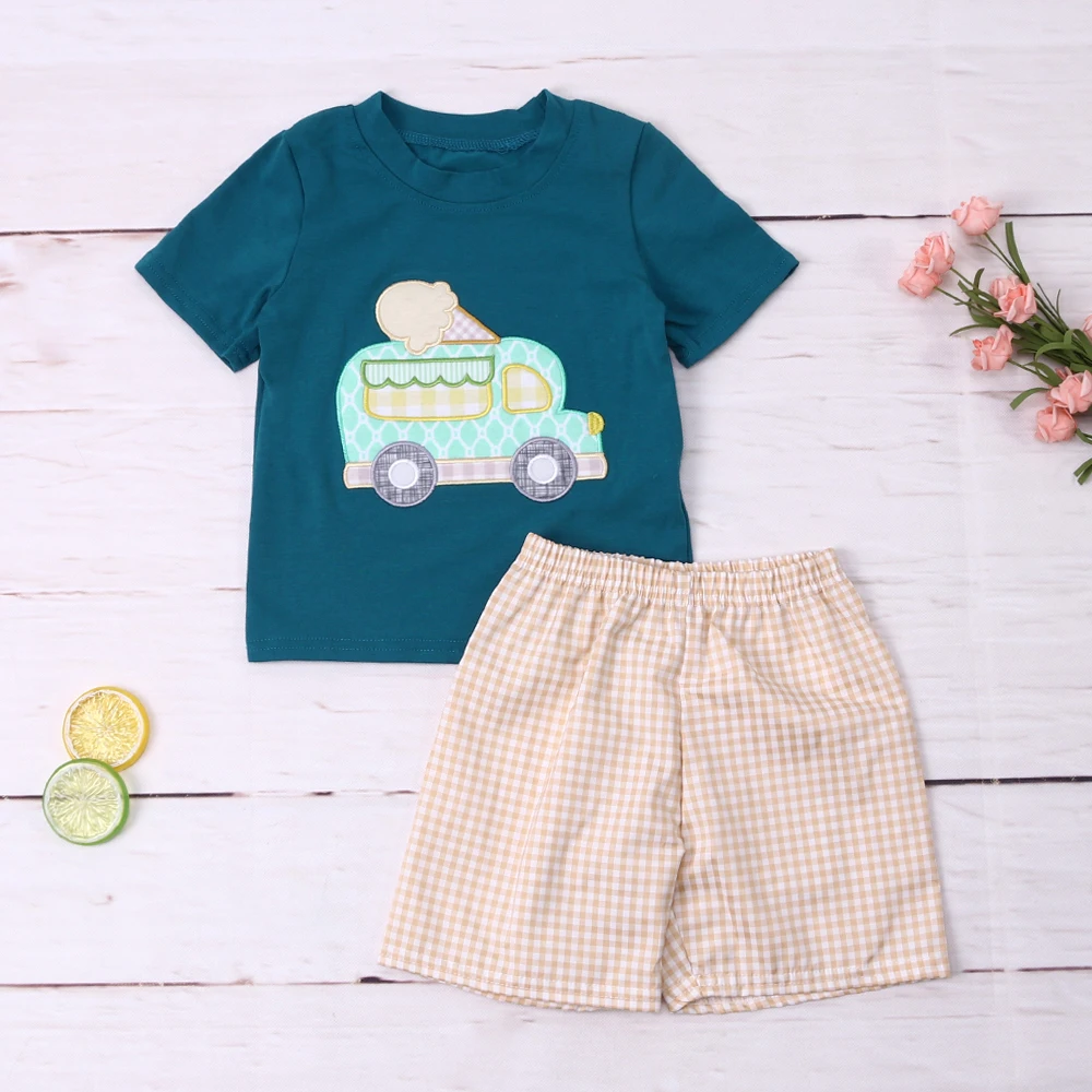 

2023 Baby New Cotton Short Sleeved Green T-shirt Set Neck Car Embroidery Boy Top Clothes And Yellow Lattice Shorts Suit