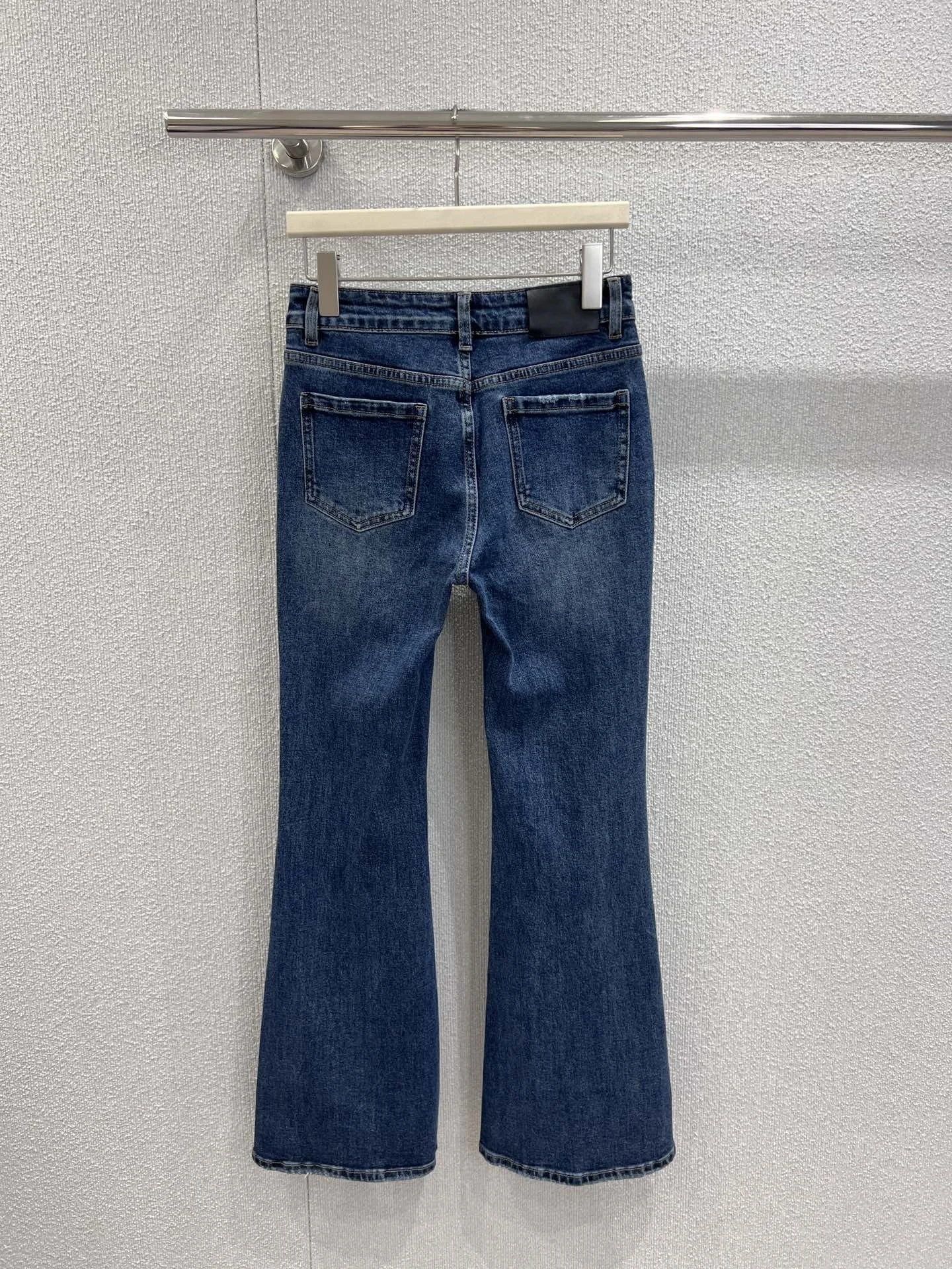 

2025 Women's pants flared pants with beautiful waist and hip embossed double pocket flared denim pants