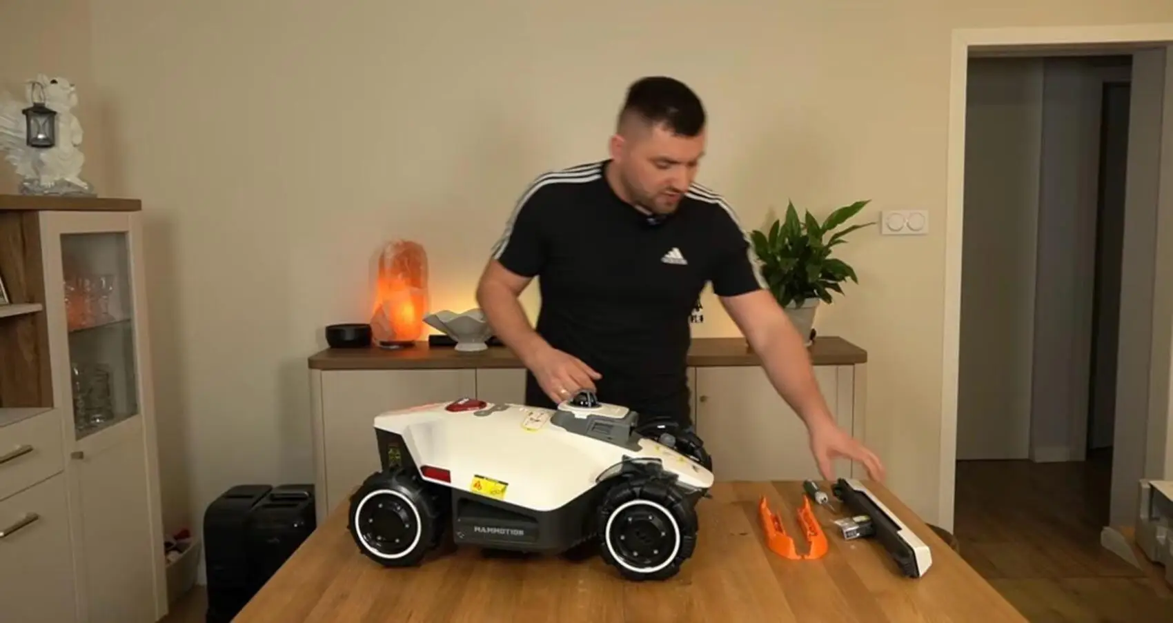 ⚡️ METEOR Mammotion LUBA 3 AWD 5000H Smart Lawn Robot 🌟 Fast Precision Technology with Garage Included 💨