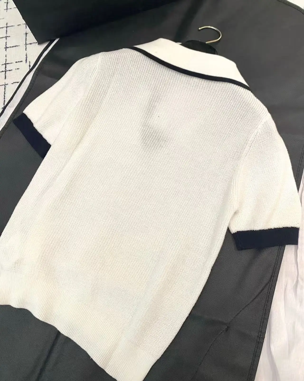 

Two-Color Lapel Short-Sleeved Fabric, Breathable, Pattern Modification, Embellishment, Upper Body, High End Atmosphere