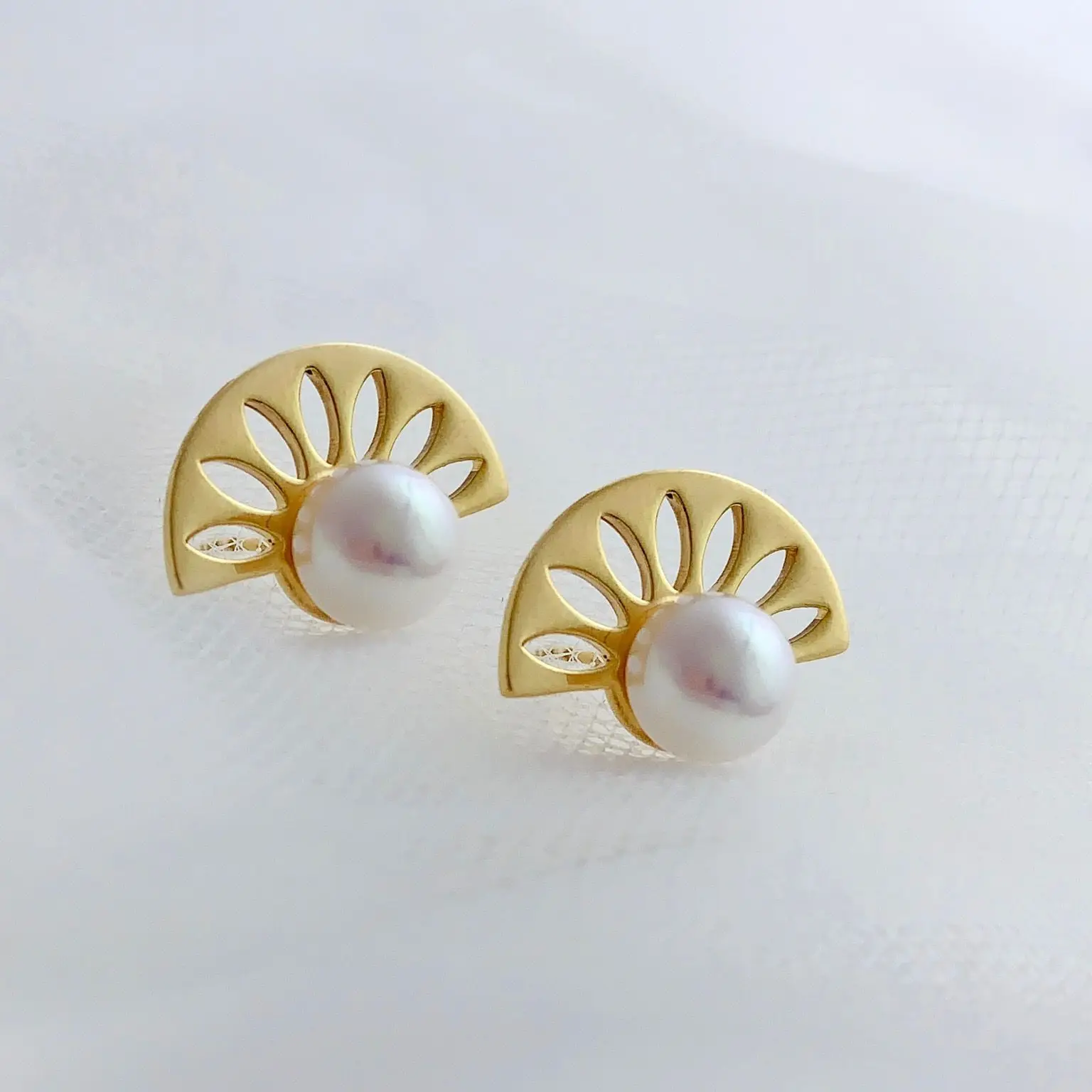 

MADALENA SARARA 18k Gold Women Earrings Fan Style With Freshwater Pearl