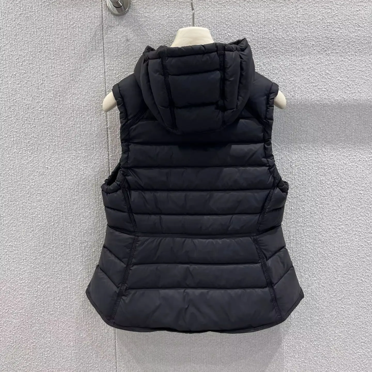 2025秋冬新作 リブ編みフード付きダウンベスト 90%ホワイトダックダウン 隠しジッパーポケット