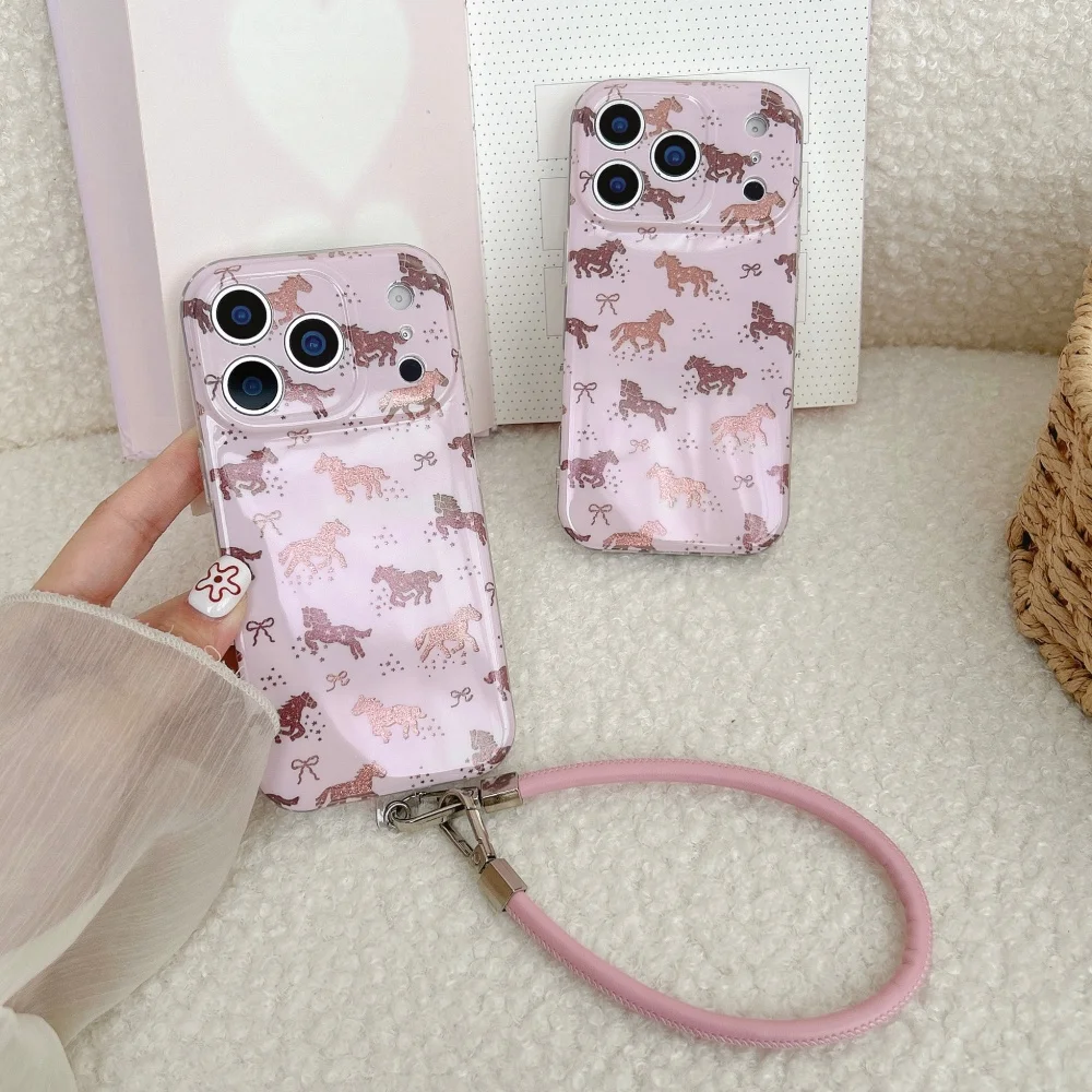 Casing ponsel gaya kuda poni lucu berwarna merah muda yang berkilau, cocok untuk iPhone 15 14 16 17 Pro, modis, tahan benturan, dan anti jatuh.