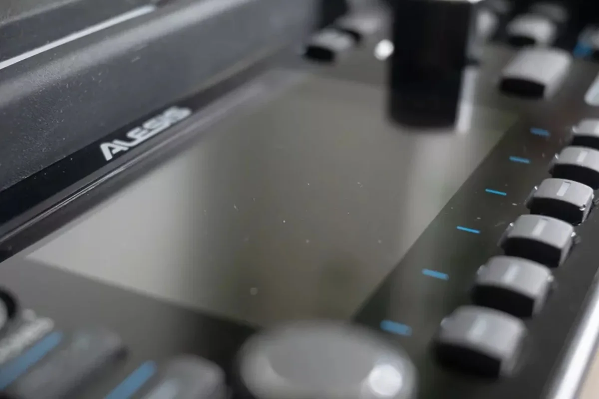 

Alesis Strike 9-Trigger Percussion Pad Электронный барабан, семплер и петлитель (1)