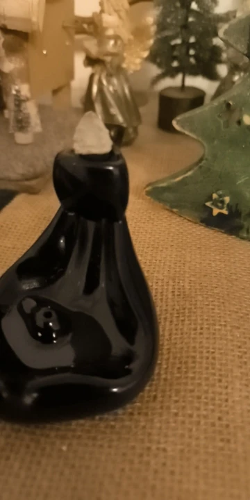 100 Backflow Incense Cones - Aromatherapy Includes Meditation Incense, Yoga Incense, Home Incense, Lavender Incense, Ocean Jasmine Incense - Suitable for Waterfall Incense Burners, for Home Cleaning, Meditation, Yoga, Negative Energy Purification, and Home or Office Purification Applications photo review