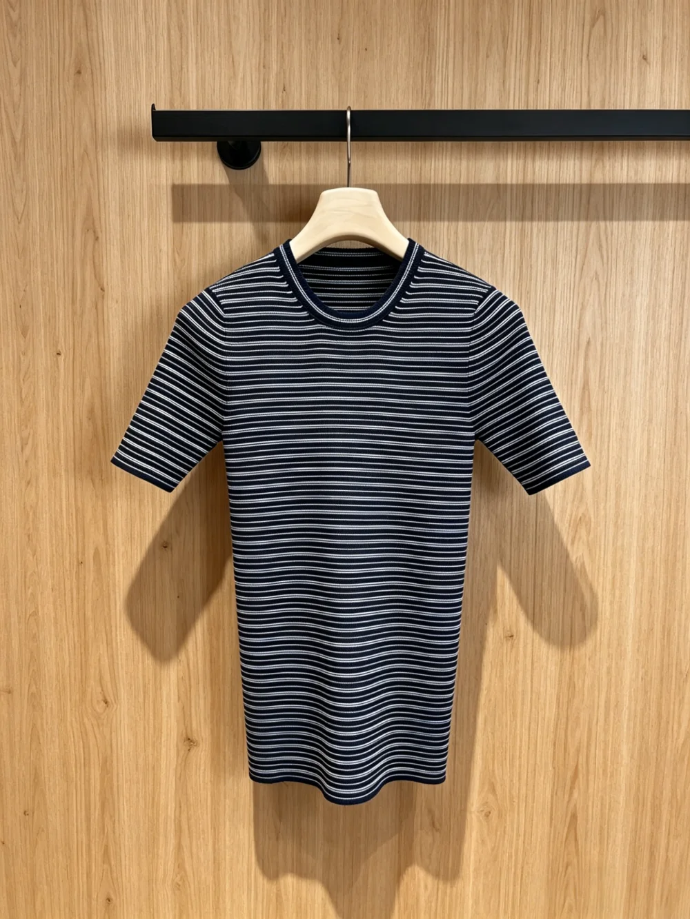 2026 New Style Womens Black and White Striped T-shirt Size M L Loose Commute Comfortable Code 026