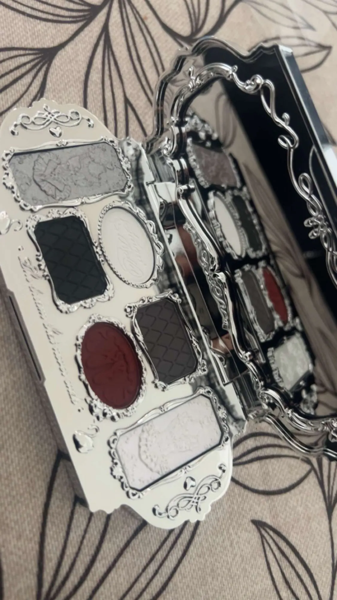Flower Knows black Swan Ballet Eyeshadow Palette Matte Fine Shimmer Pearl Face Palette 6 Colour Glitter Eye Shadow photo review