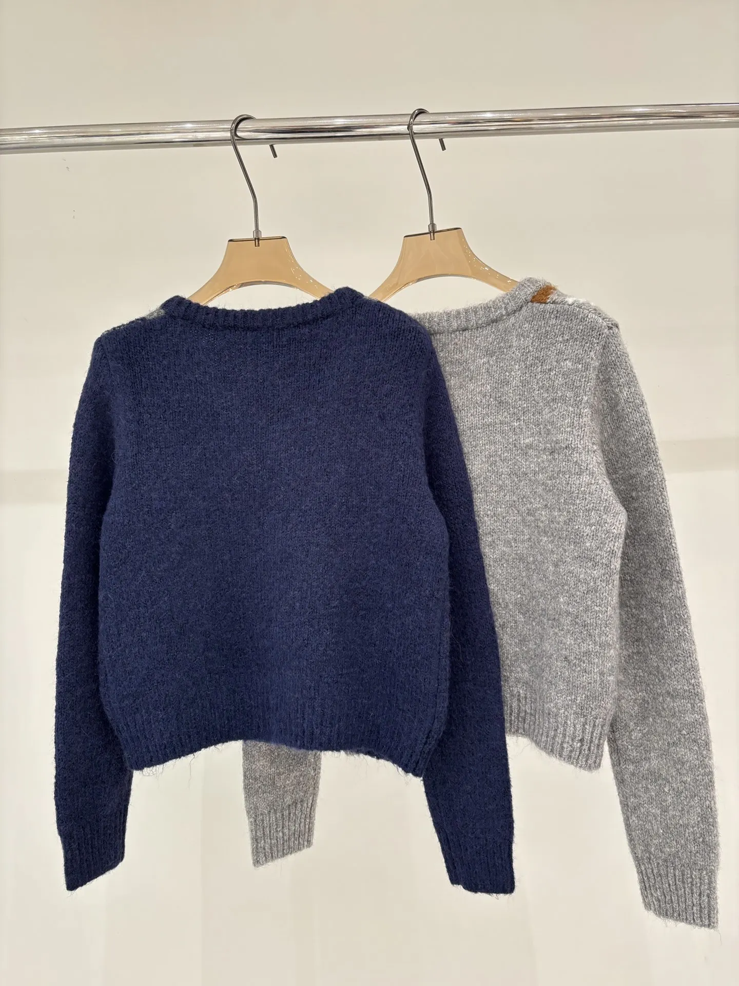 

25 autumn/winter women's clothing new fashionable pullover round neck autumn long sleeved knitted long sleeved checkered sweater