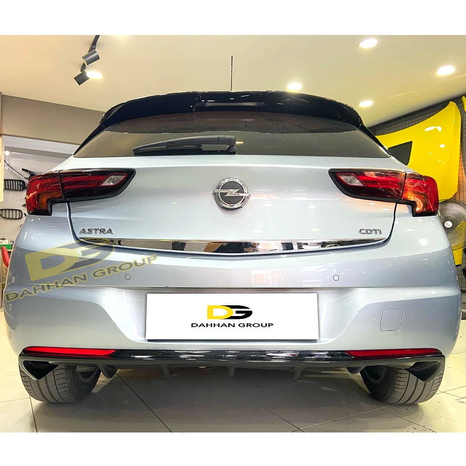 Opel Astra K 2015 - 2021 Rieger Style Tylny dyfuzor Valance Spoiler Lip Piano Gloss Black Plastic OPC Kit