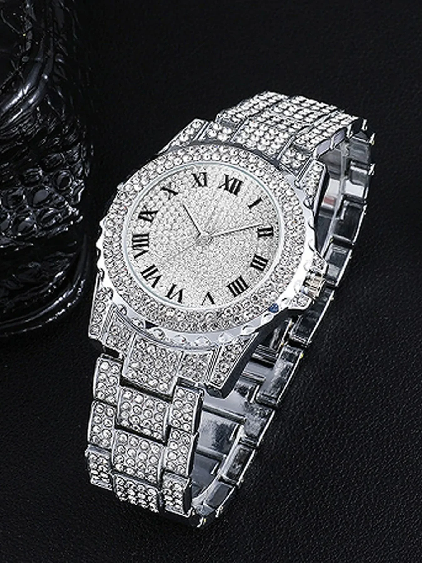 Bracelet en acier inoxydable clouté d'étoiles montre pour hommes hip-hop incrustée de diamants avec chiffres romains en cristal d'eau et affichage de la date