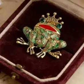 Thumbnail 2 - #16 Best Brooches to Buy In 2026