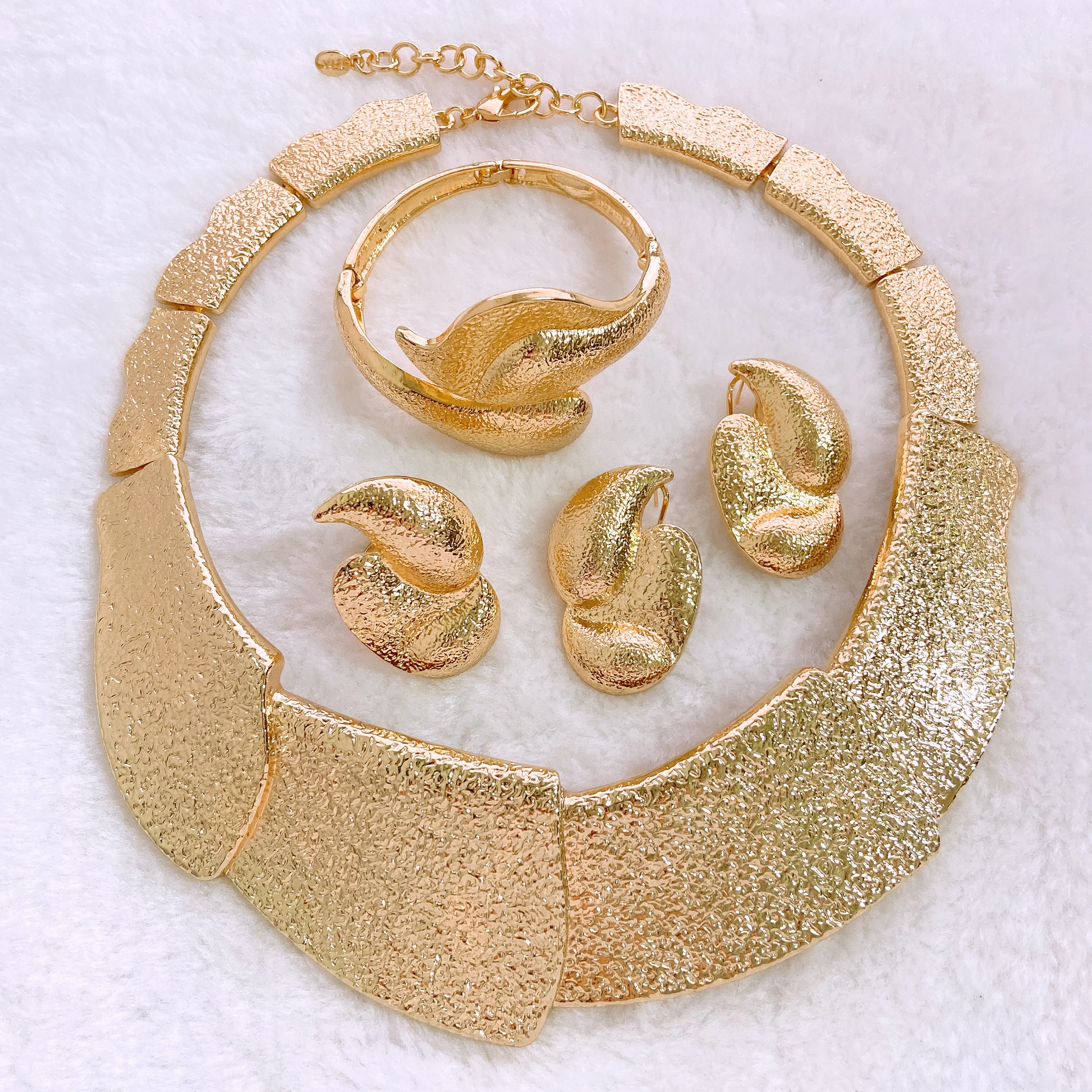 Dubai Gold Plated 24K Shiny Necklace Bracelet Ring Women Jewelry Set Exaggerated Style Banquet Party Bijoux Nigeria Wedding