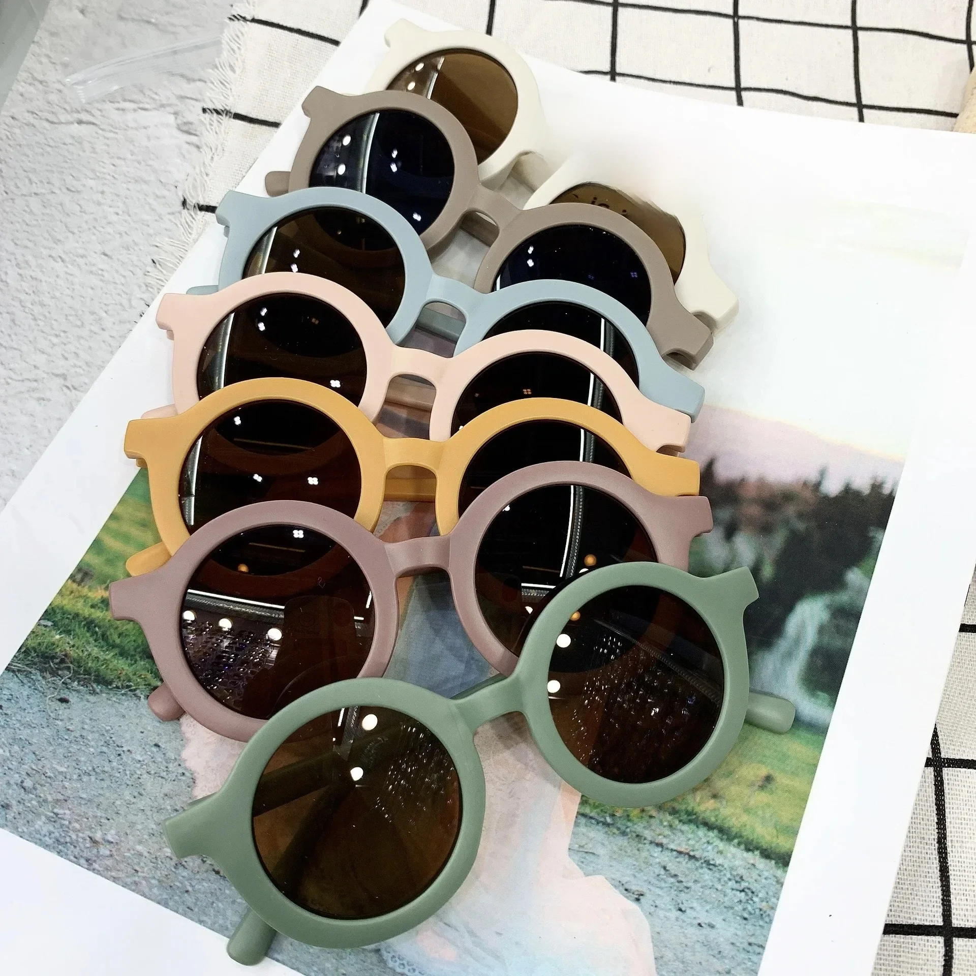 2024 nouvelles lunettes de soleil pour enfants yuanchaotong UV400 lunettes de soleil en plastique