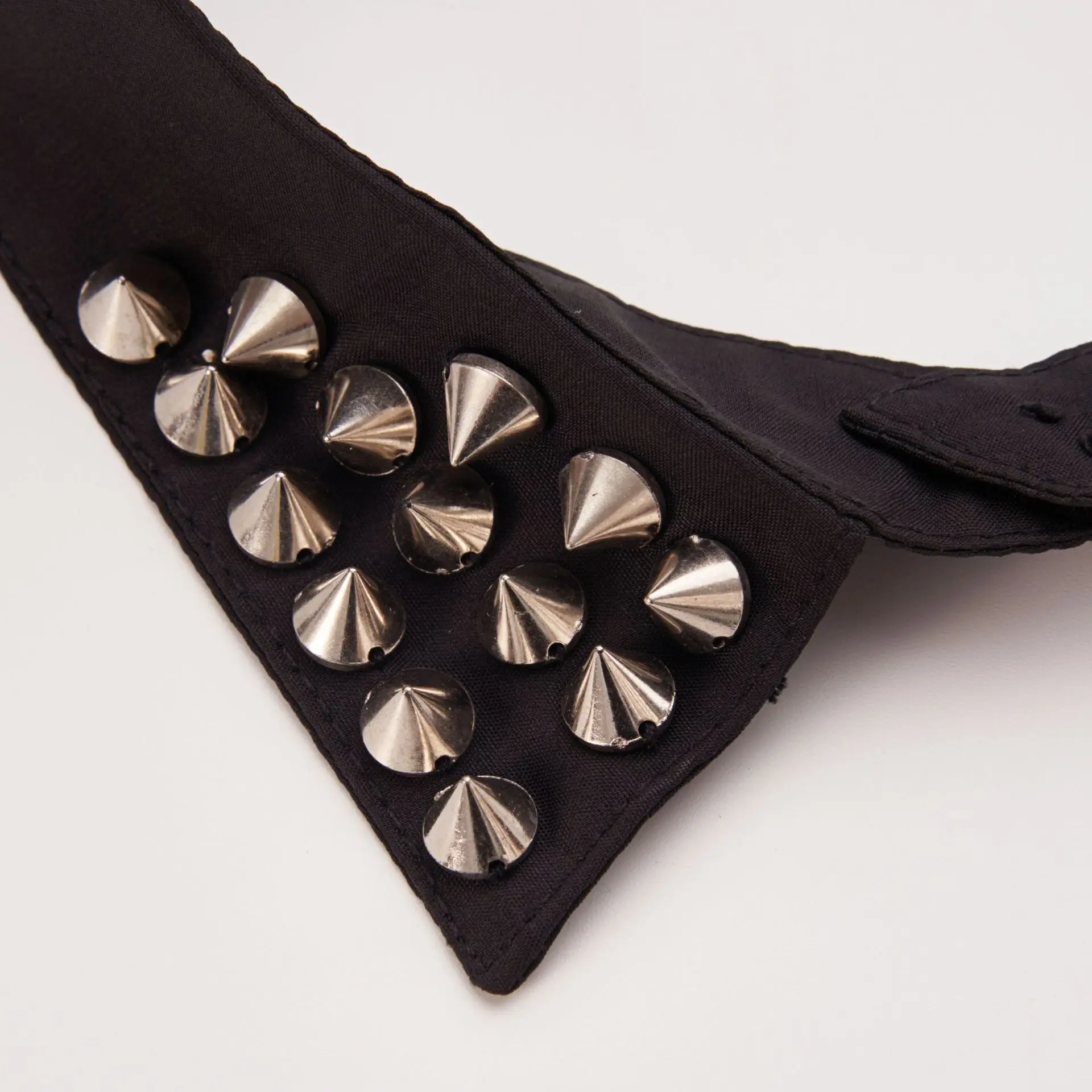 2024 New Punk Rivet Decorated Neck Pointed Collar Fake Collar