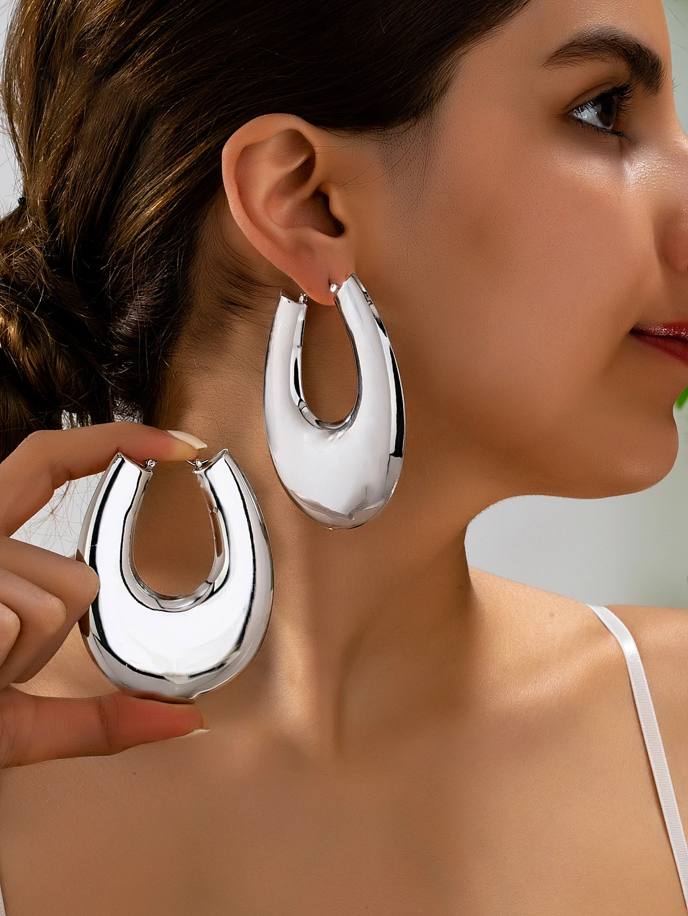 1 Pair of Fashionable Minimalist Punk-Style Metal Silver U-Shaped Earrings, Made of Thick Metal Plates, High-Gloss Mirror Silver Finish, Minimalist Geometric Line Design, Multi-Style Women's Accessories Suitable for Daily Wear, Parties, and Concerts
