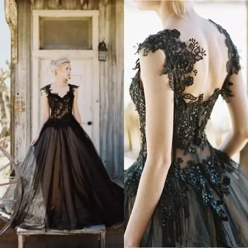 Vintage czarne suknie ślubne koronkowe aplikacja Sweetheart-line gotycka suknia ślubna z koralikami bez pleców długi tiul ślubna suknia ślubna — zdjęcie 2