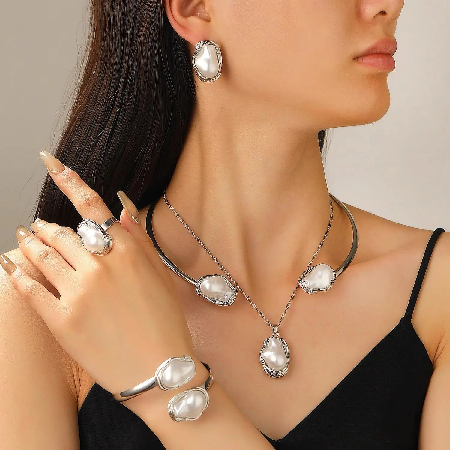 

Silver Luxe Baroque Set
