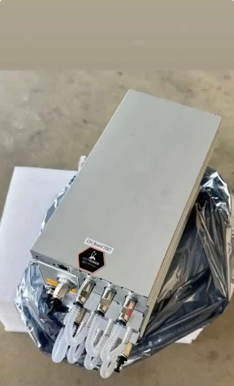 Novo Minerador BTC com Resfriamento Hidráulico IBM Bitmain Antminer S21e XP Hyd 430T 5590W Máquina de Mineração de Bitcoin com Resfriamento a Água