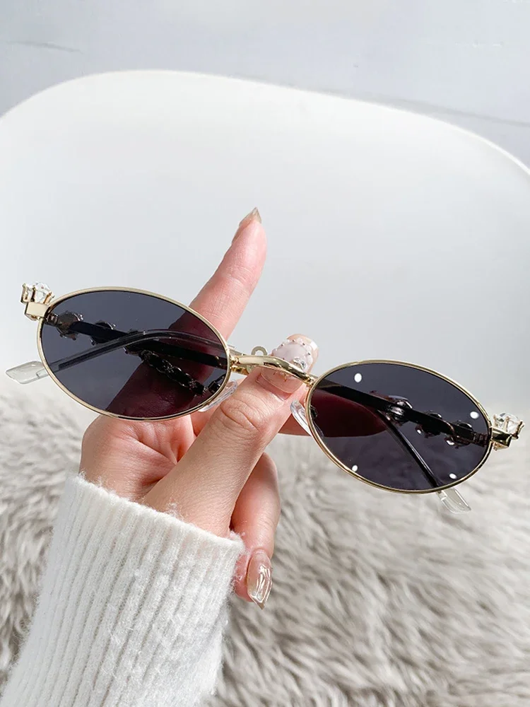New Fashion diamentowe okulary przeciwsłoneczne damskie mała ramka okulary przeciwsłoneczne w stylu Vintage marki okulary przeciwsłoneczne od projektanta Rhinestone UV400 — zdjęcie 2