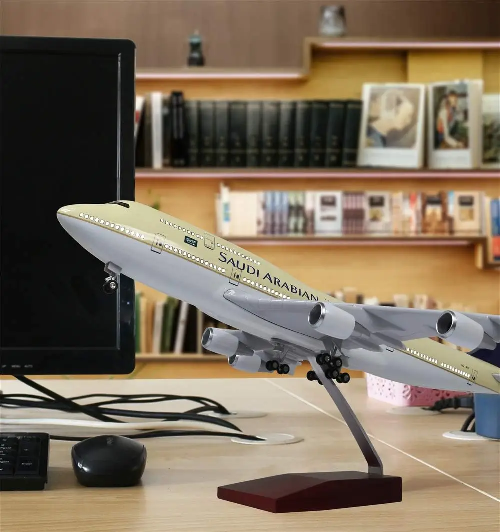 47cm Saudi Arabian Airlines Boeing B747 Plane Model Airplane Model Aircraft Resin Diecast 1:150 Scale with Light & Wh