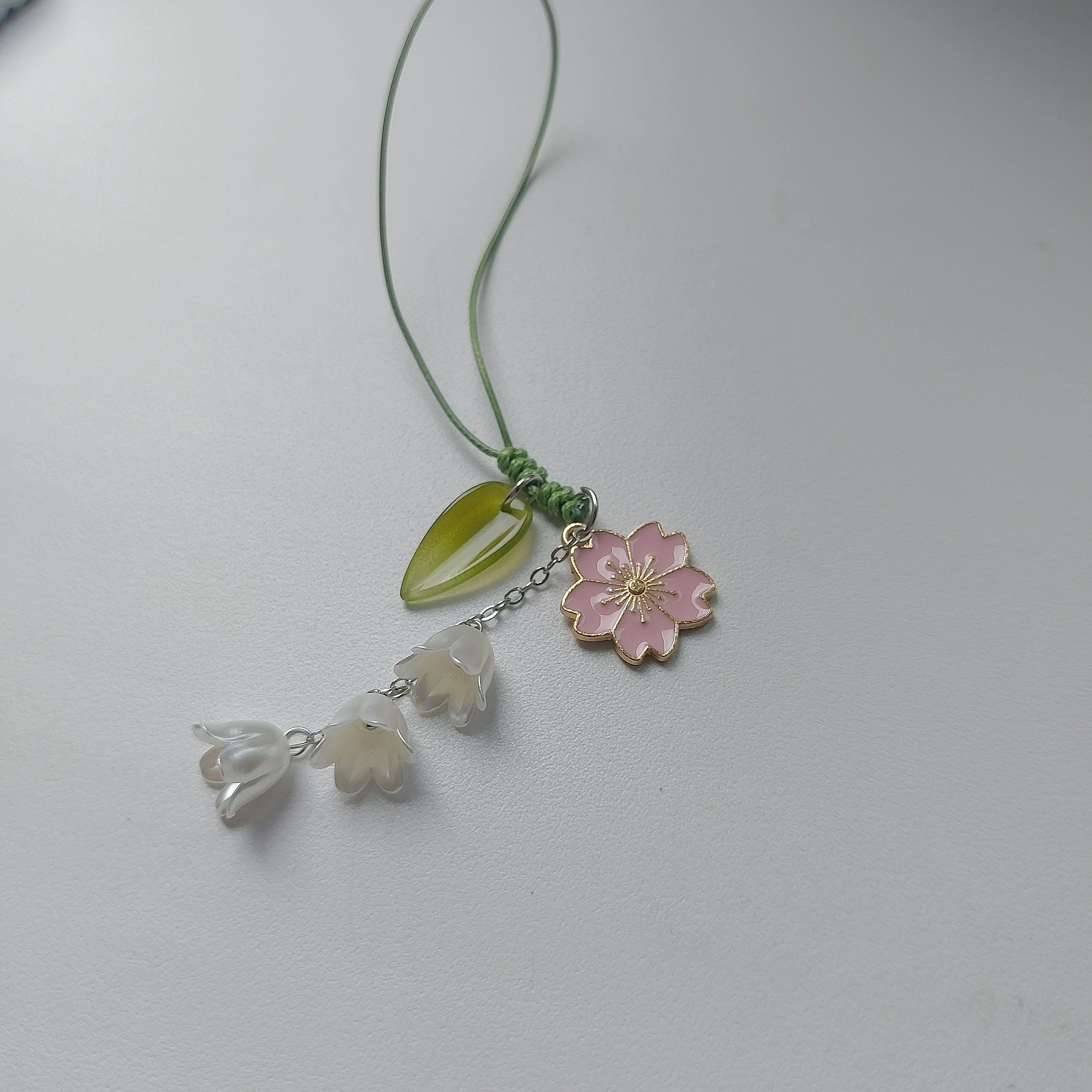 1pc Tulip Flower Keychain Phone Straps Charm Cute for Mobile Short Lanyard Hand Rope Keychain Backpack Pendant Mobile Pendant photo review